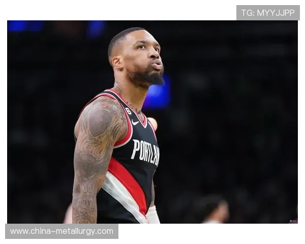 利拉德在开拓者训练营传授经验亨德森受益匪浅展现未来潜力