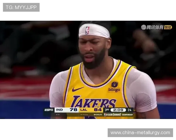 浓眉精准助攻克里斯蒂接球后冷静出手三分稳稳命中